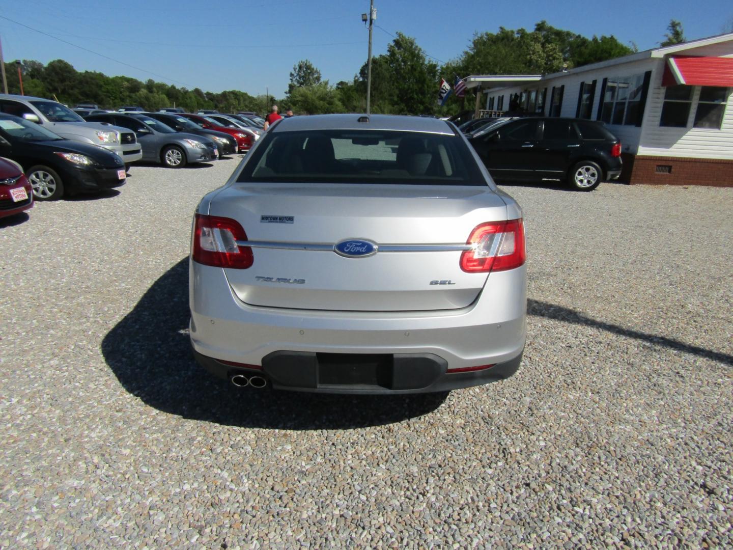 2012 Silver /Gray Ford Taurus (1FAHP2EW7CG) , Automatic transmission, located at 15016 S Hwy 231, Midland City, AL, 36350, (334) 983-3001, 31.306210, -85.495277 - Photo#6
